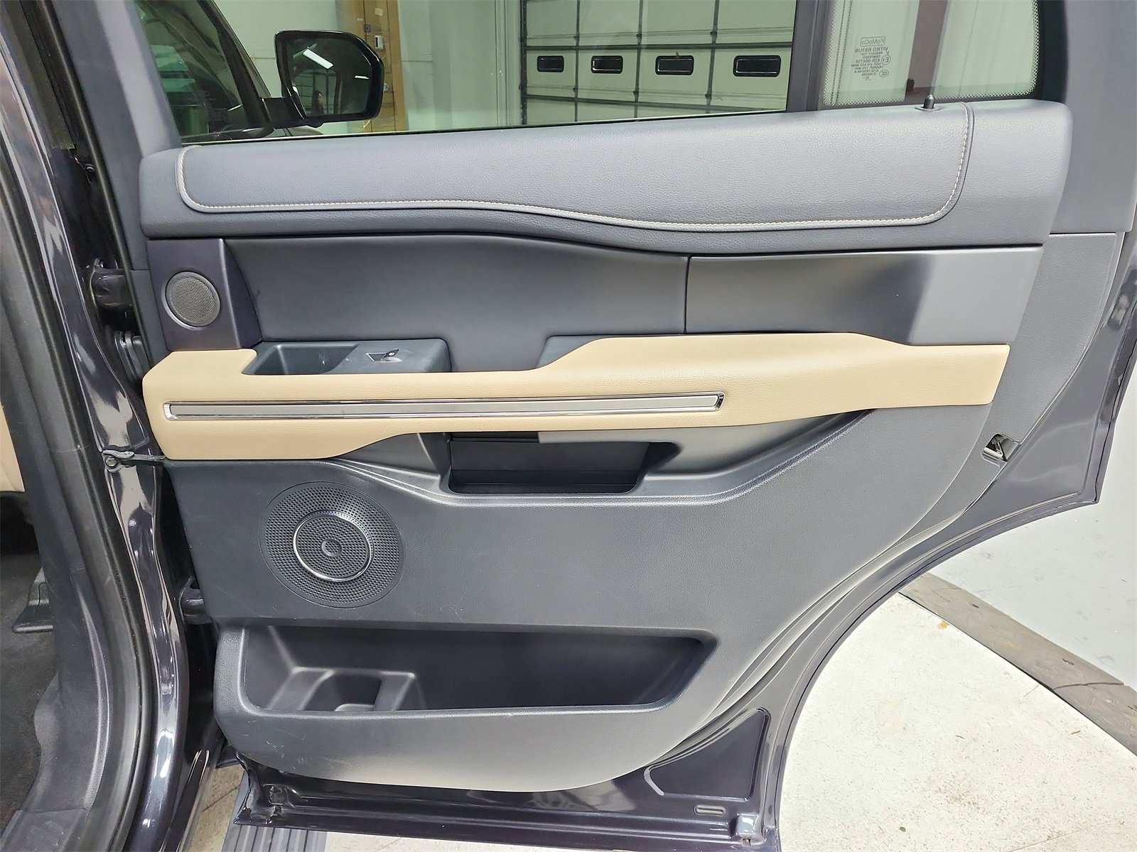 Used 2024 Ford Expedition Limited image 48