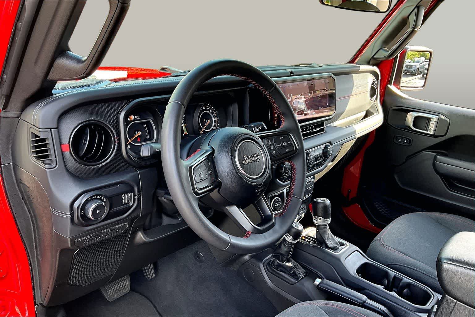 Used 2025 Jeep Wrangler Unlimited Rubicon AWD/4WD image 17