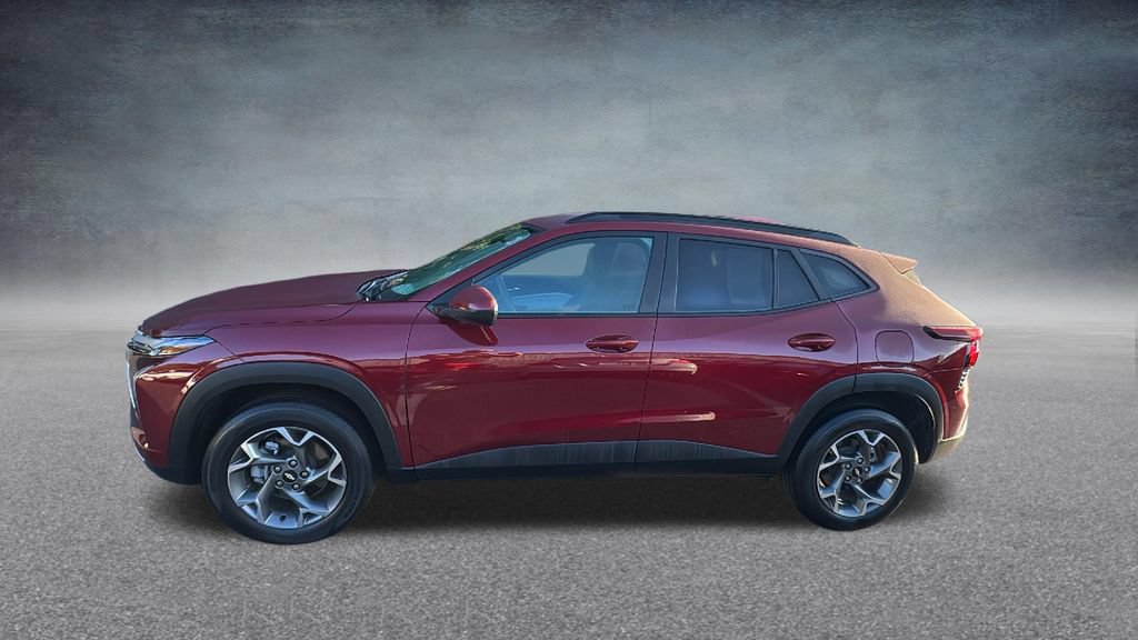 Used 2025 Chevrolet Trax LT FWD image 7