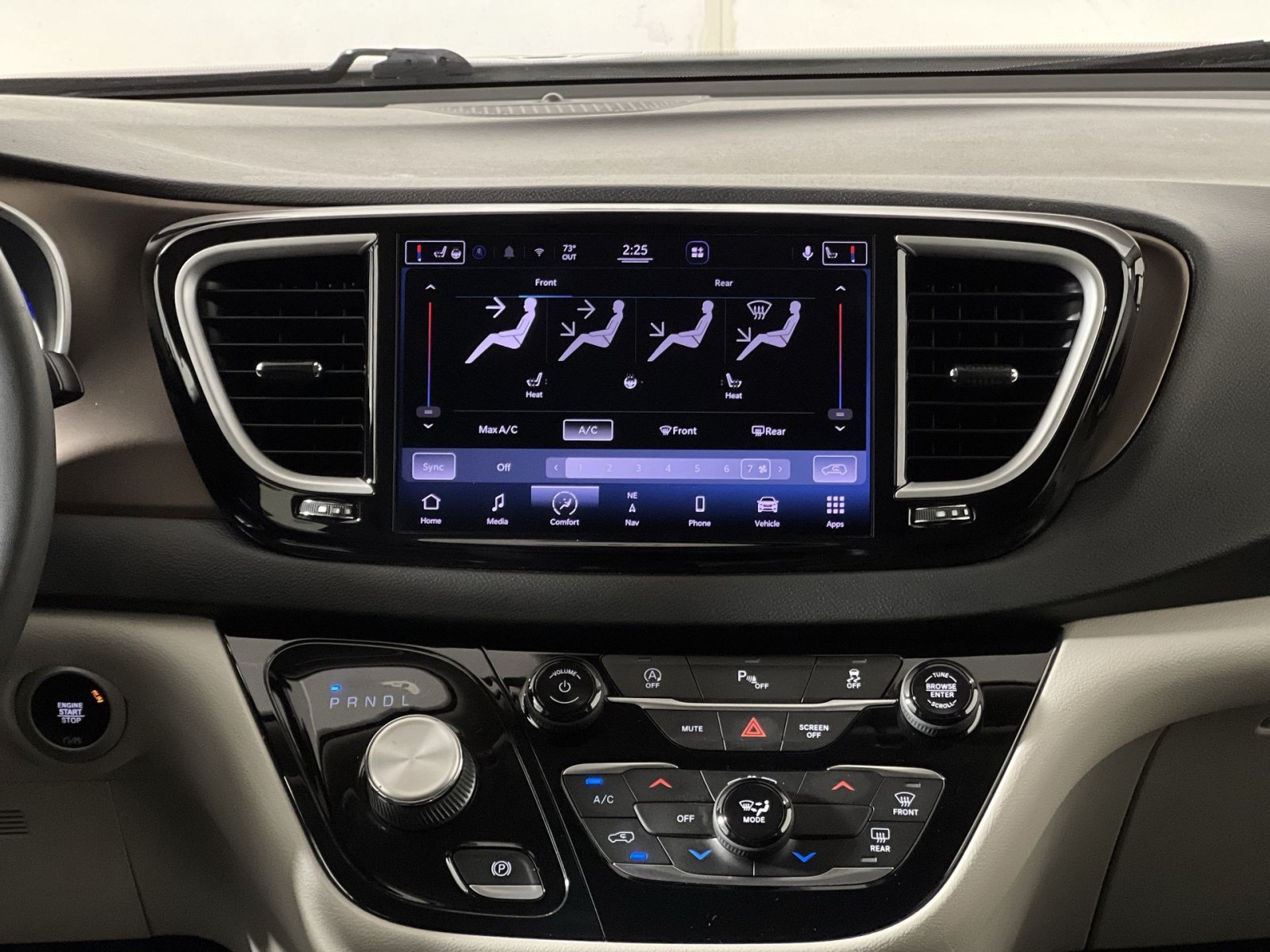 Used 2022 Chrysler Voyager LX FWD image 21