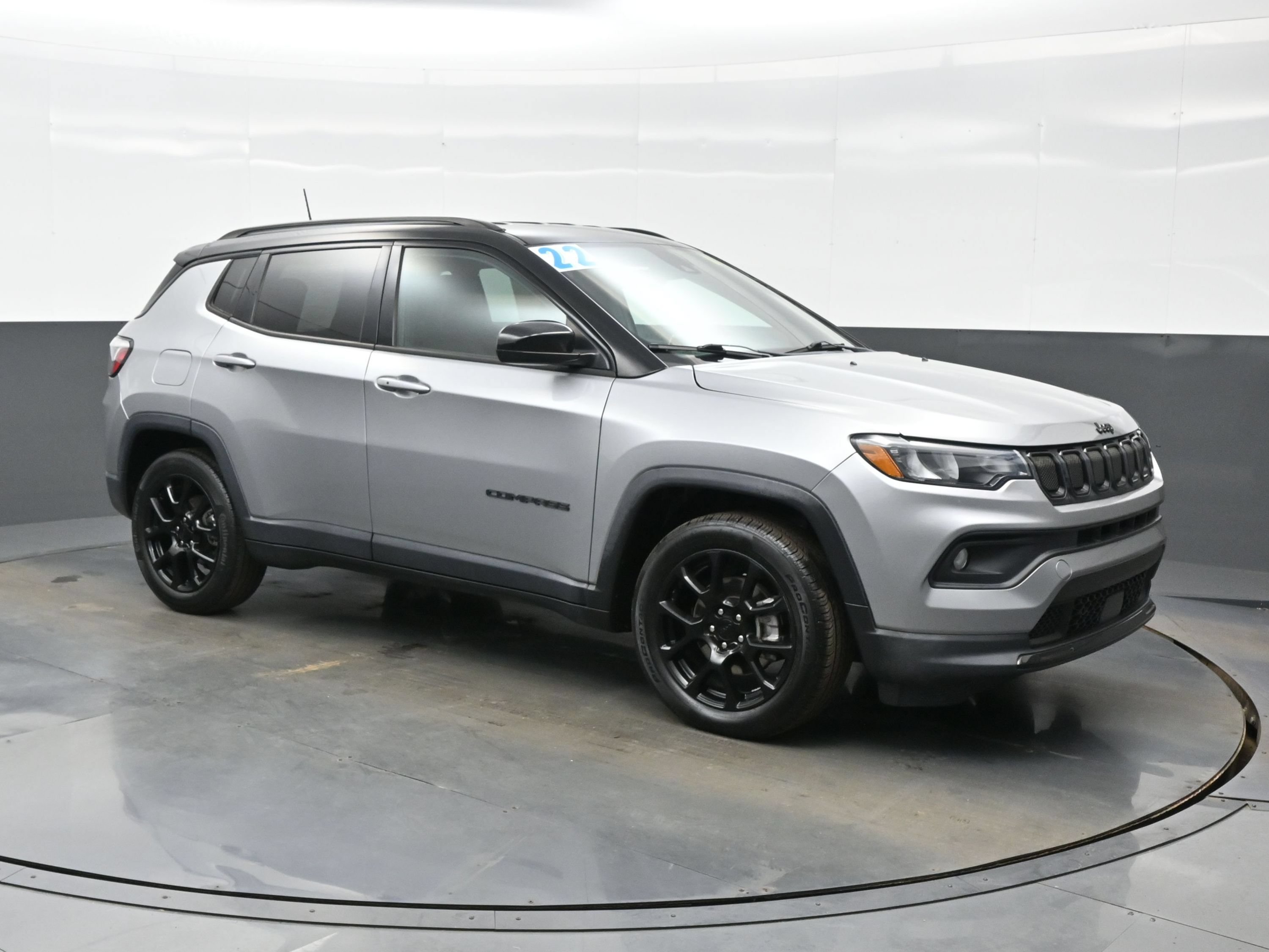 Used 2022 Jeep Compass Latitude FWD image 11