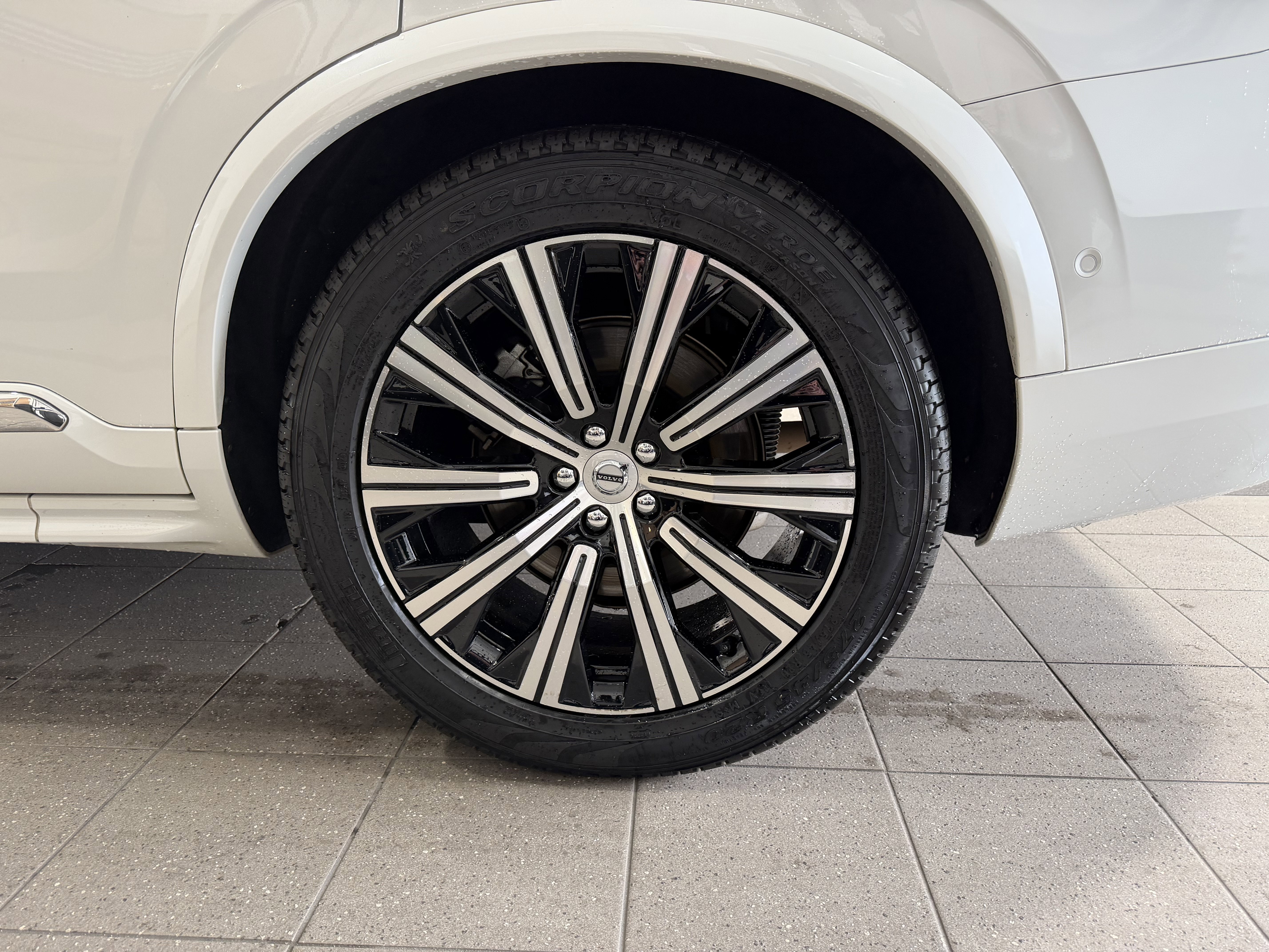 Used 2023 Volvo XC90 B6 Ultimate w/ Lounge Package AWD/4WD image 7