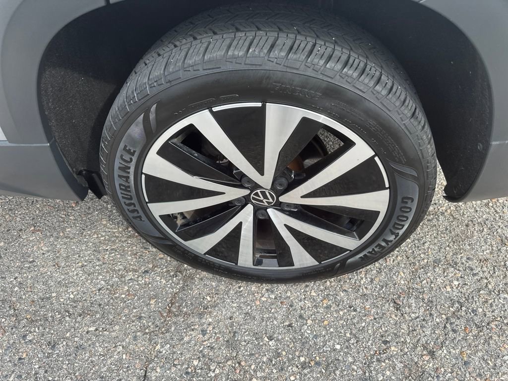Used 2024 Volkswagen Taos SE FWD image 14