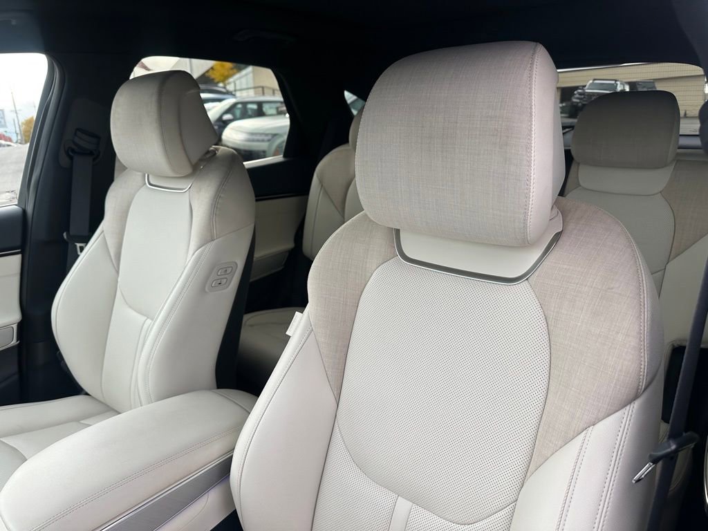 Used 2025 Genesis Electrified GV70 Advanced image 12