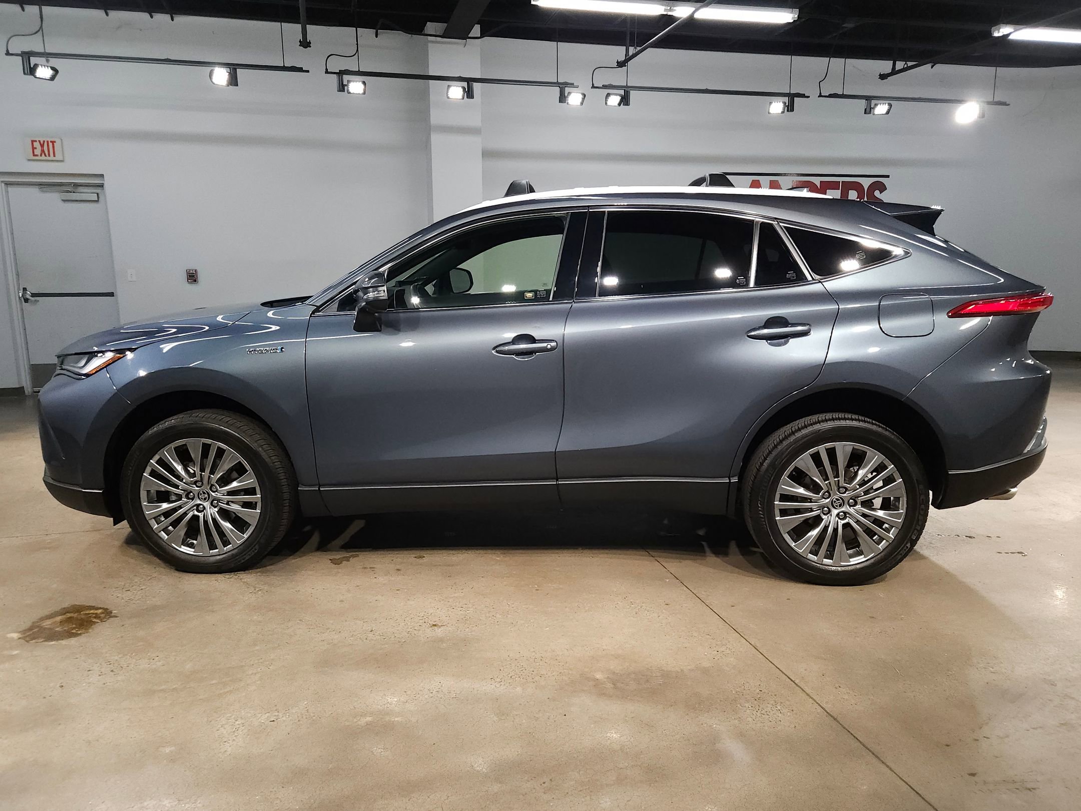 Used 2021 Toyota Venza Limited AWD/4WD image 4