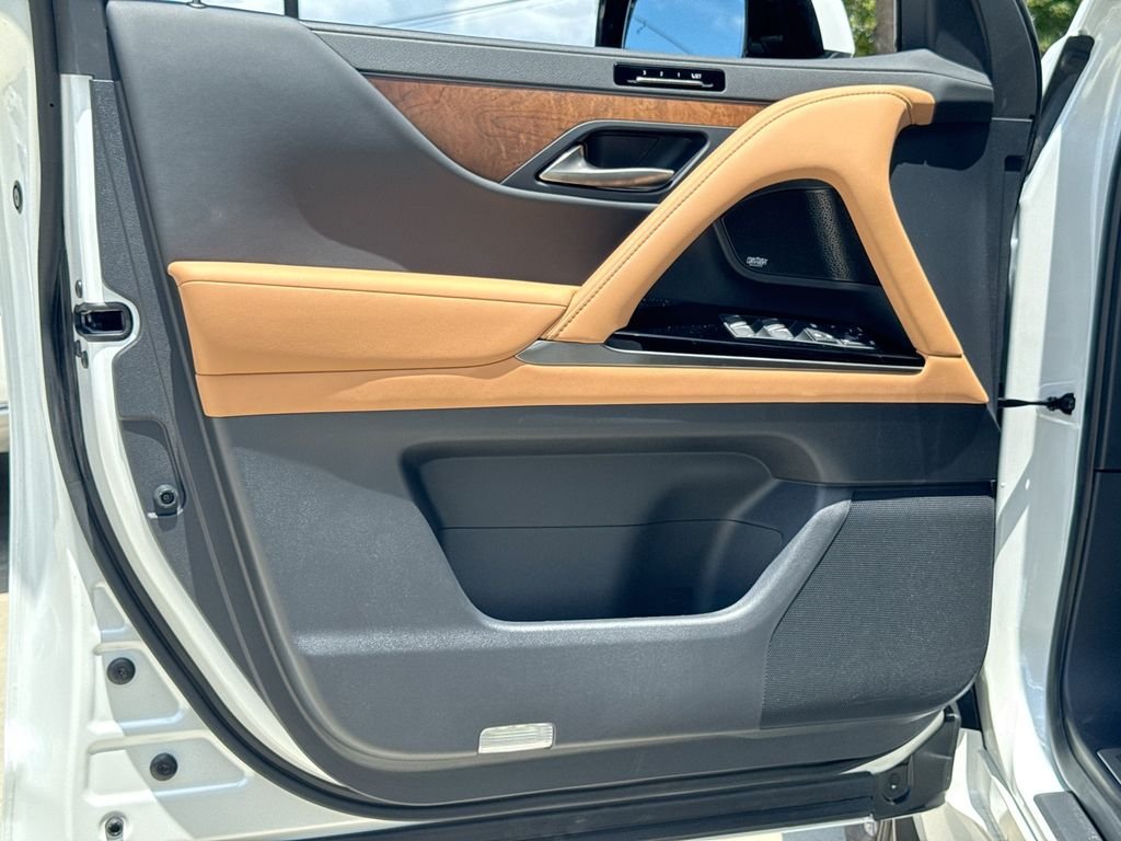 New 2026 Lexus LX 600 4WD w/ Luxury Package image 12