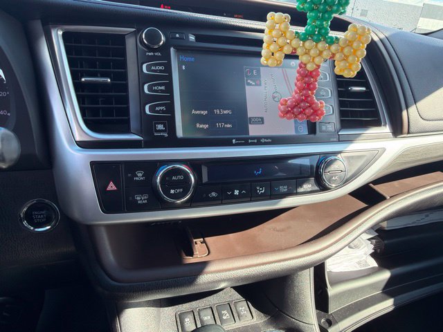 Used 2018 Toyota Highlander Limited AWD/4WD image 13