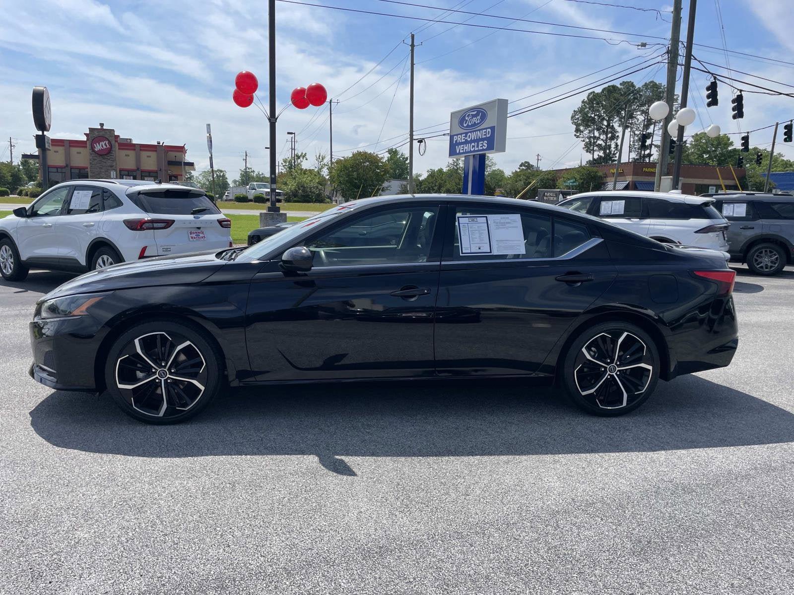 Used 2023 Nissan Altima 2.5 SR w/ SR Premium Package FWD image 8