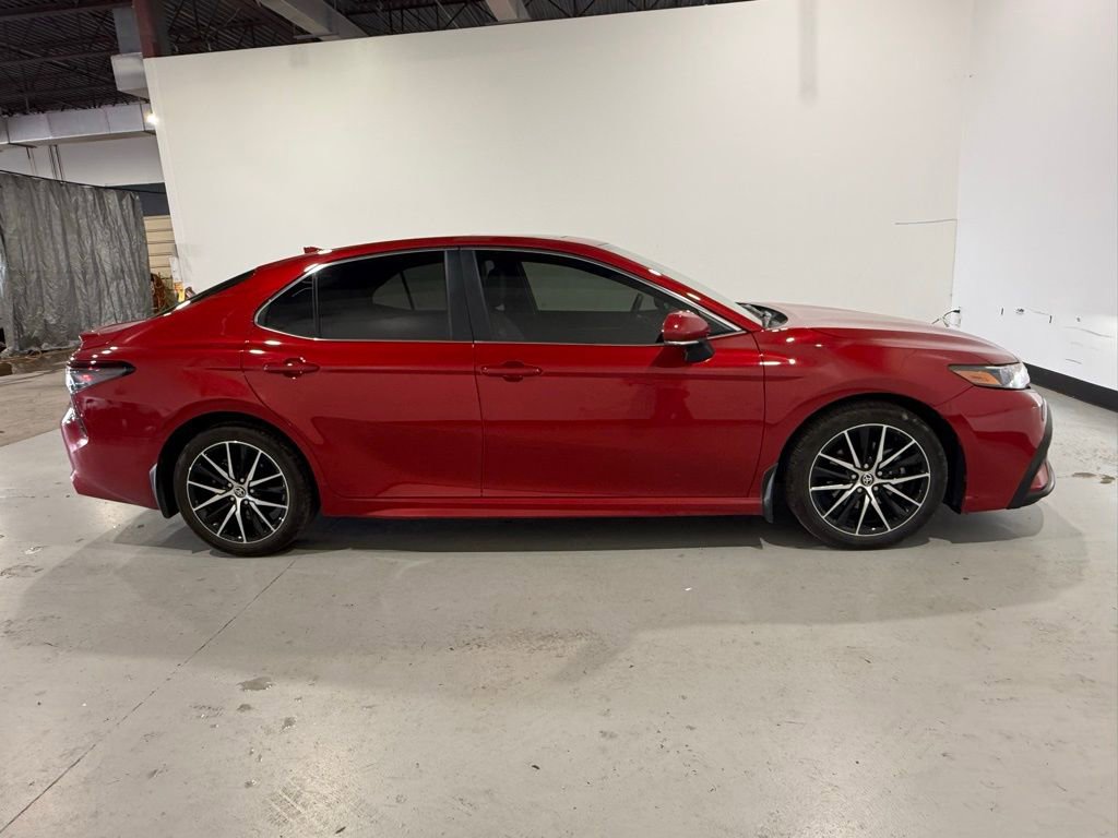 Used 2022 Toyota Camry SE w/ Audio Upgrade Package FWD image 5