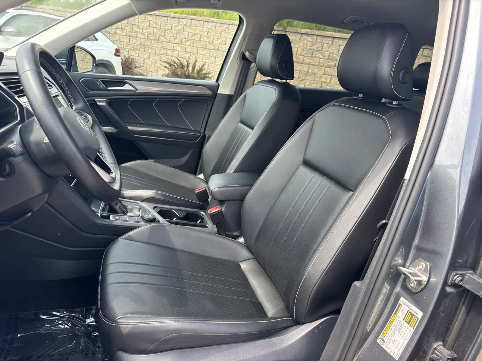 Certified 2024 Volkswagen Tiguan SE image 11