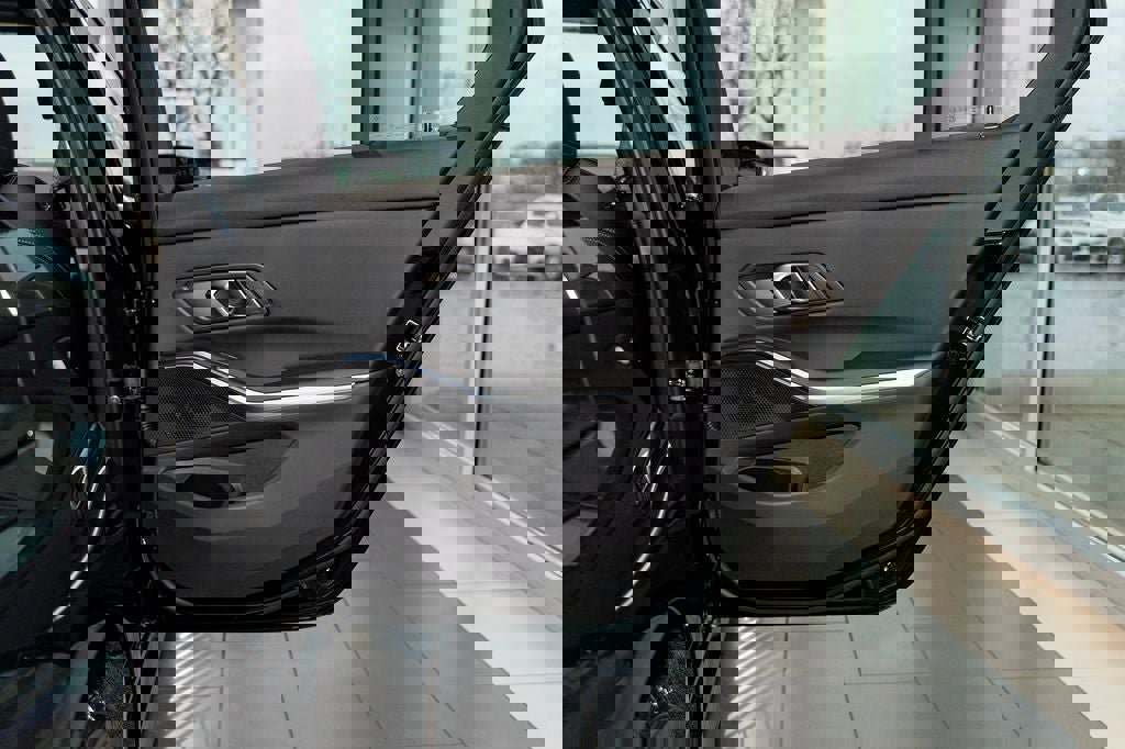 New 2026 BMW 330i xDrive Sedan w/ Convenience Package image 35