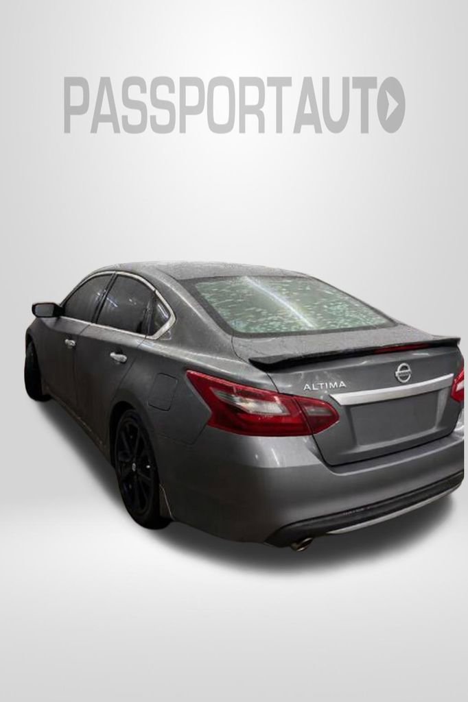 Used 2017 Nissan Altima 2.5 SR w/ Midnight Edition Package image 2