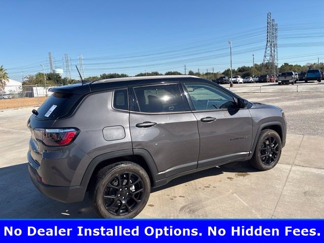 Used 2024 Jeep Compass Latitude w/ Altitude Special Edition AWD/4WD image 3