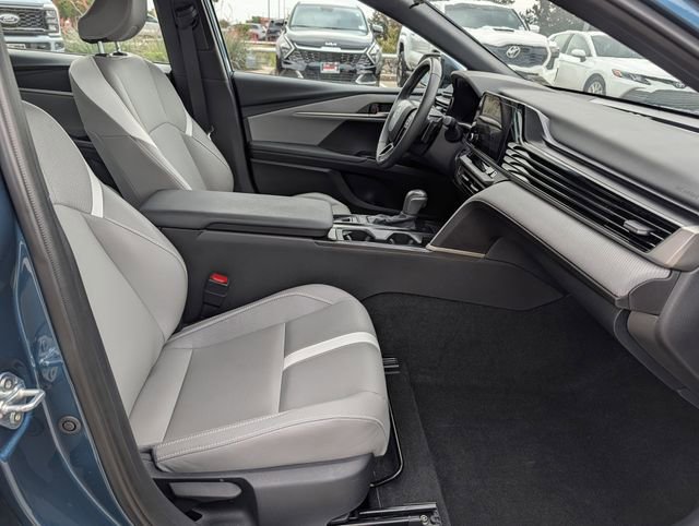 Used 2025 Toyota Camry SE FWD image 29