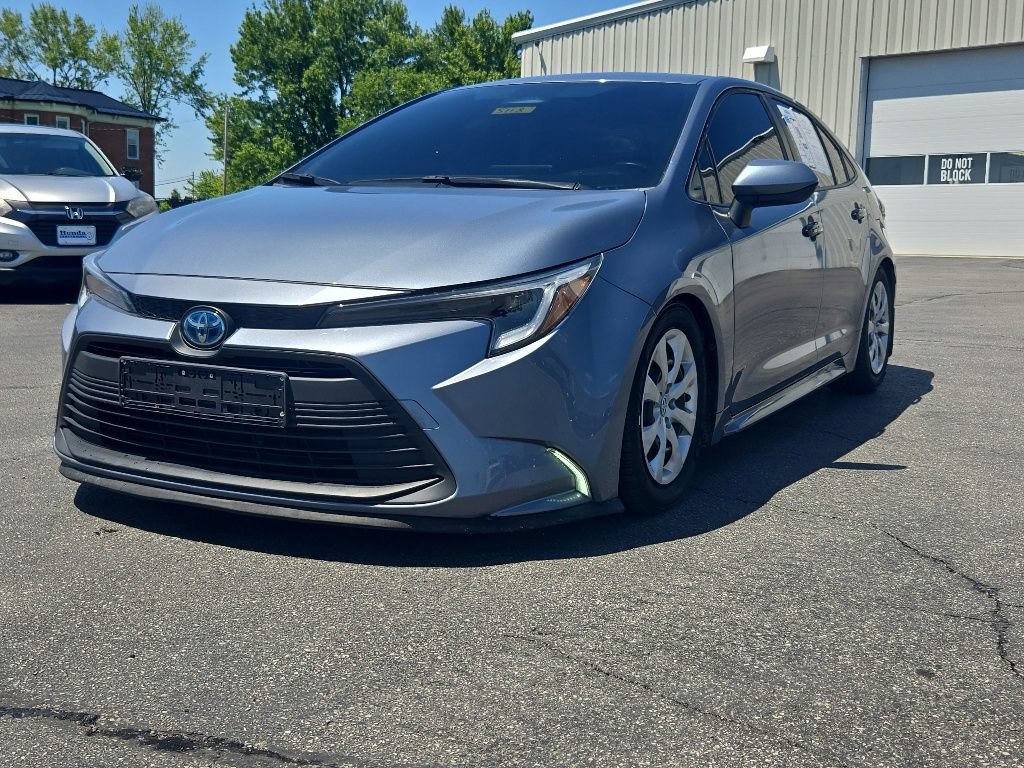 Used 2024 Toyota Corolla LE w/ LE Convenience Package FWD image 3