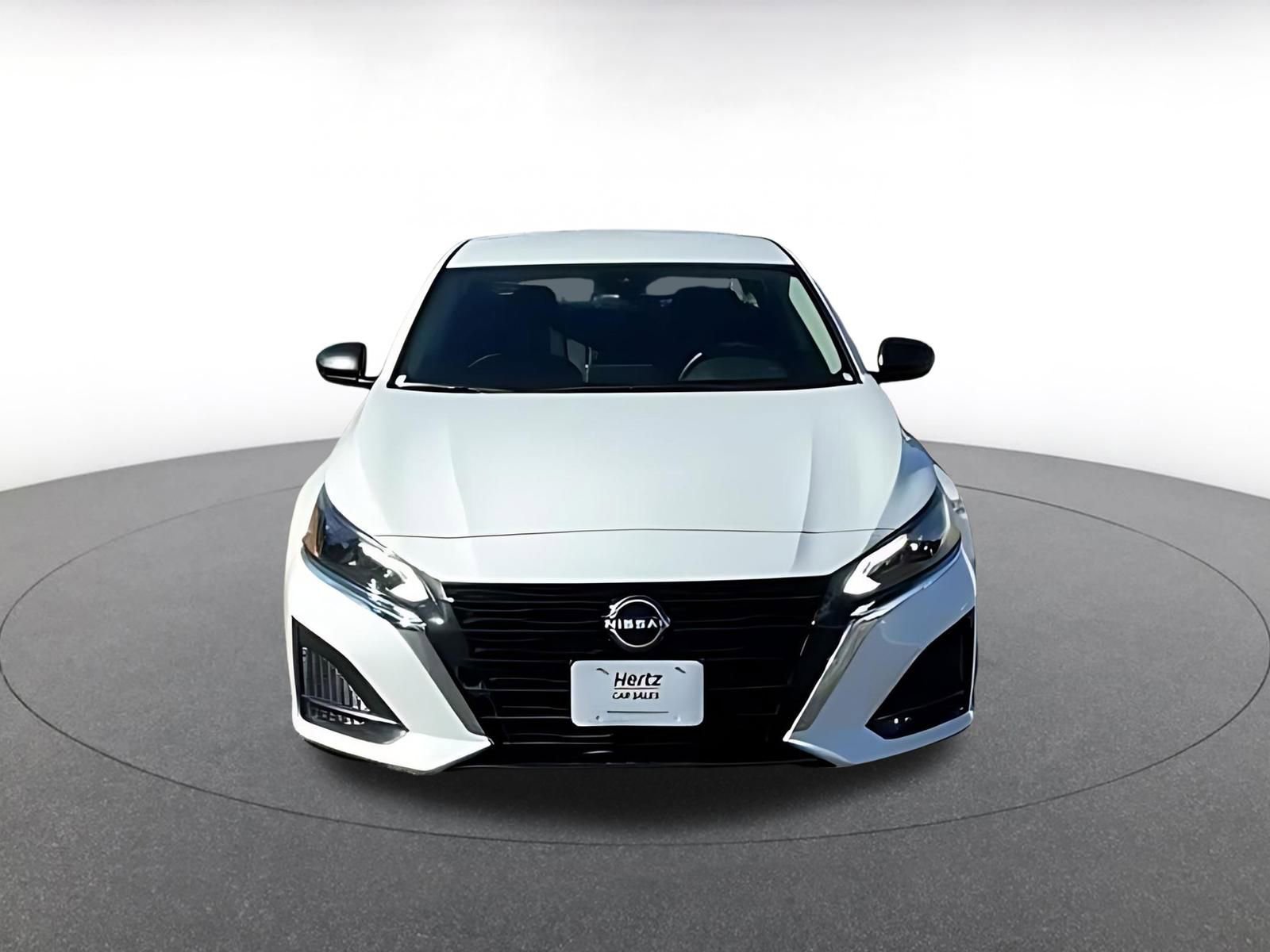 Used 2025 Nissan Altima 2.5 SV image 3