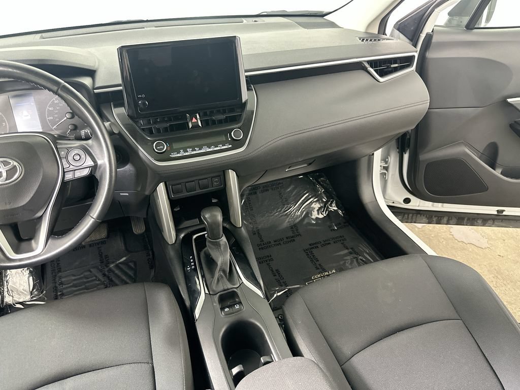 Used 2024 Toyota Corolla Cross LE w/ Moonroof Package FWD image 21