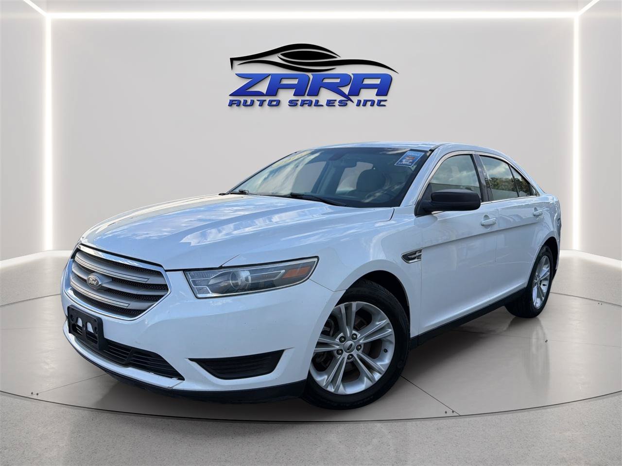Used 2016 Ford Taurus SE FWD image 1