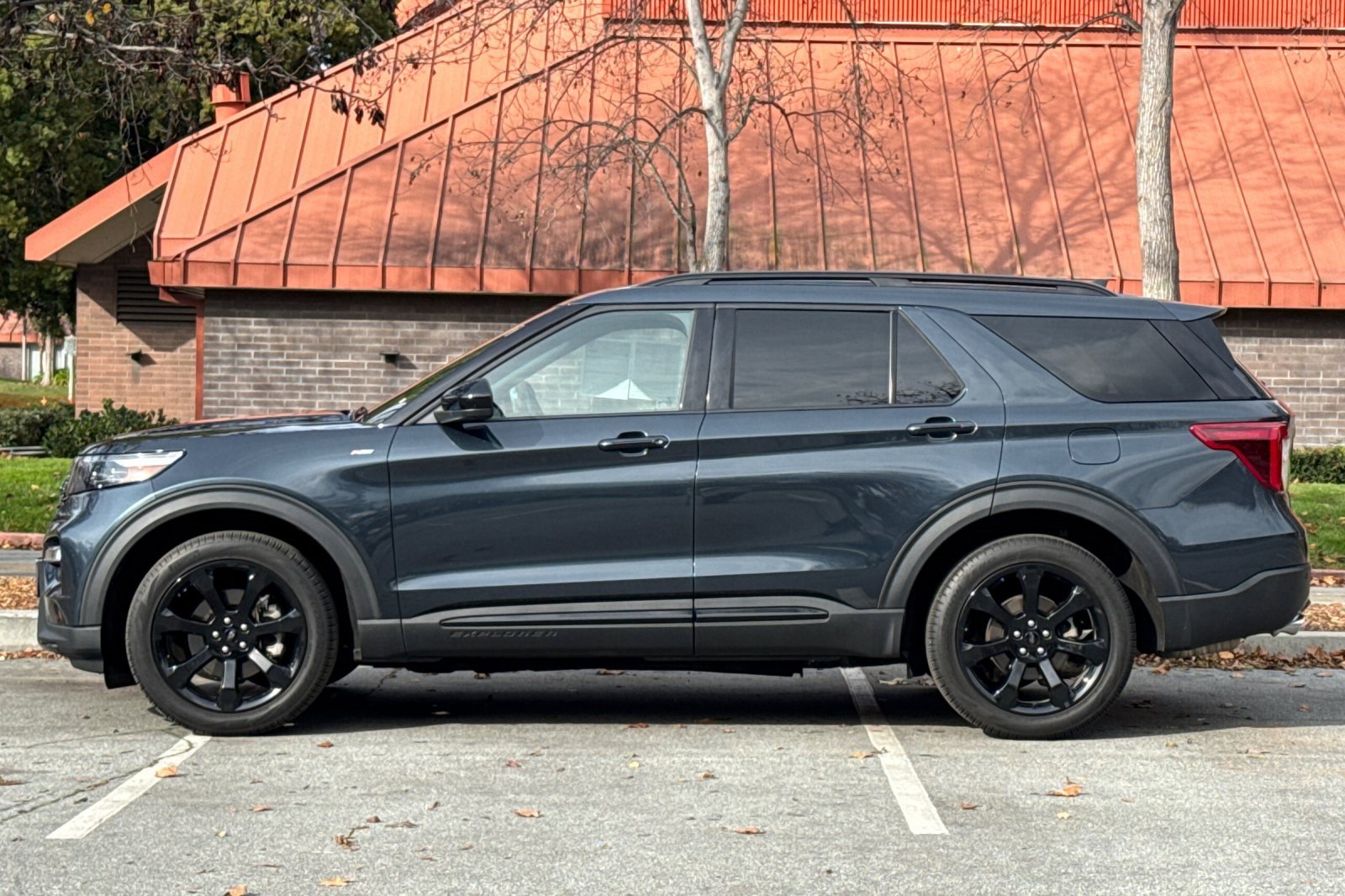 Certified 2022 Ford Explorer ST-Line w/ Class IV Trailer Tow Package image 8