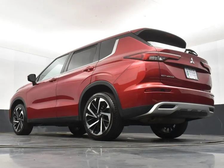 Used 2024 Mitsubishi Outlander FWD image 12