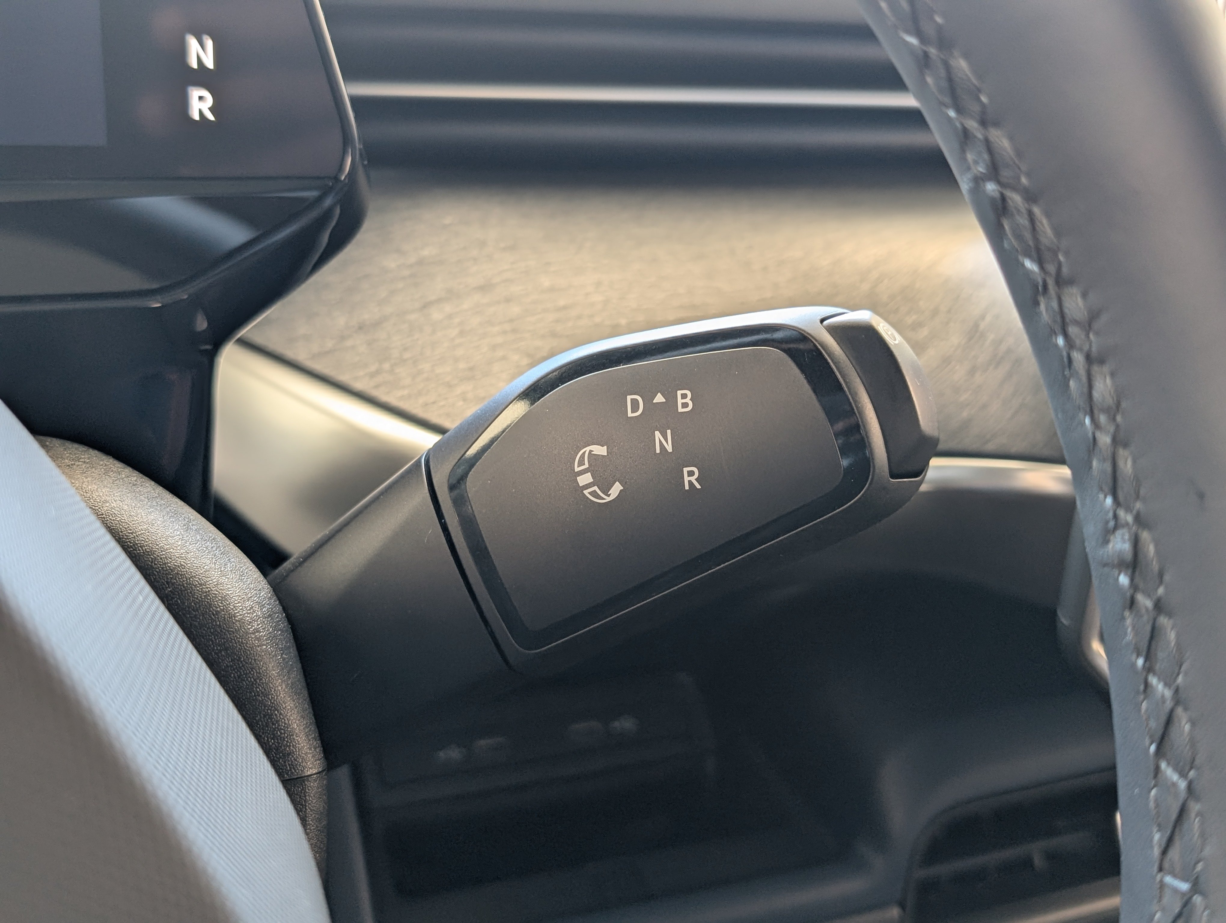 Used 2025 Volkswagen ID. Buzz Pro S Plus RWD image 36