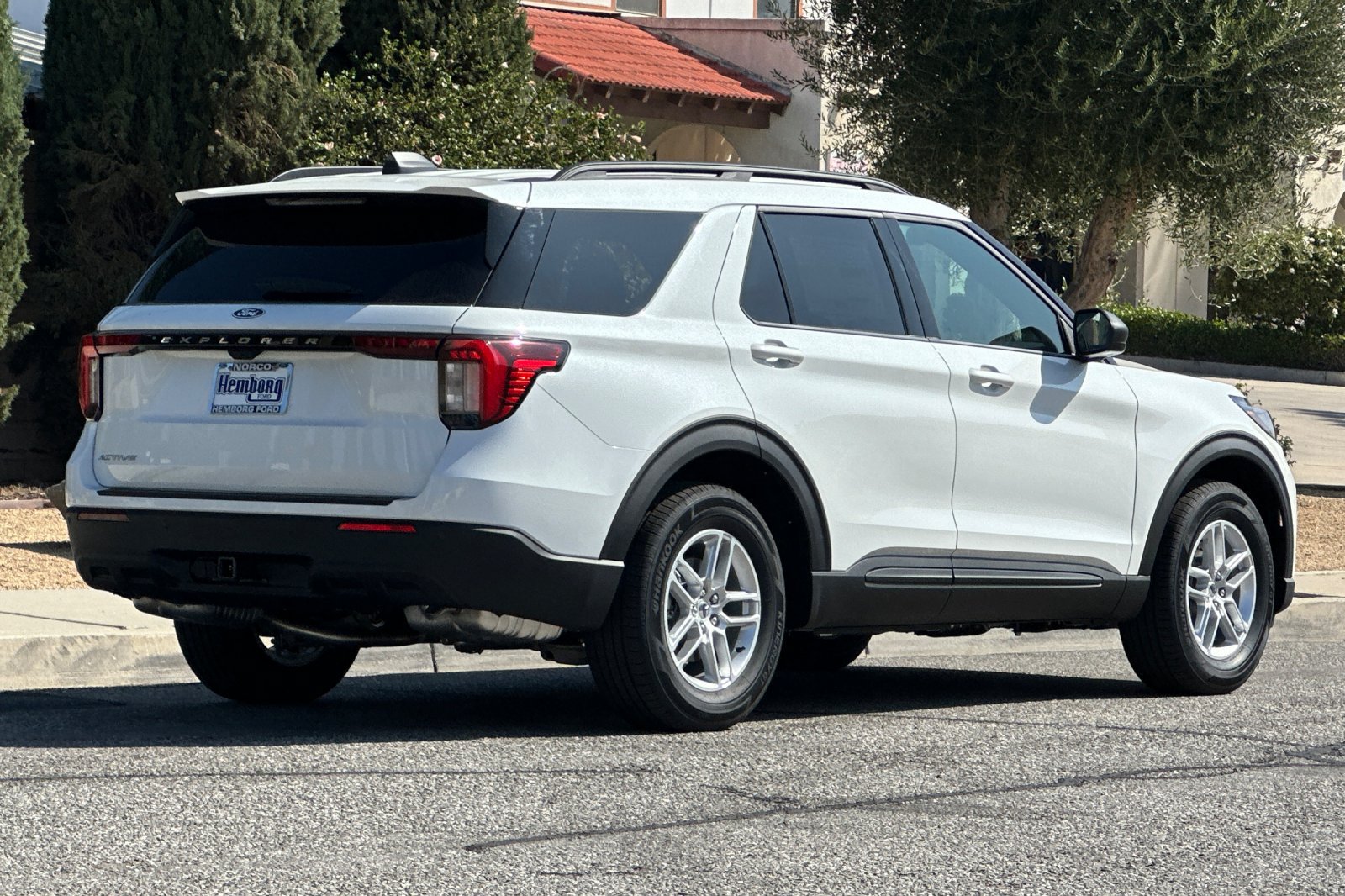 New 2027 Ford Explorer Active RWD image 4