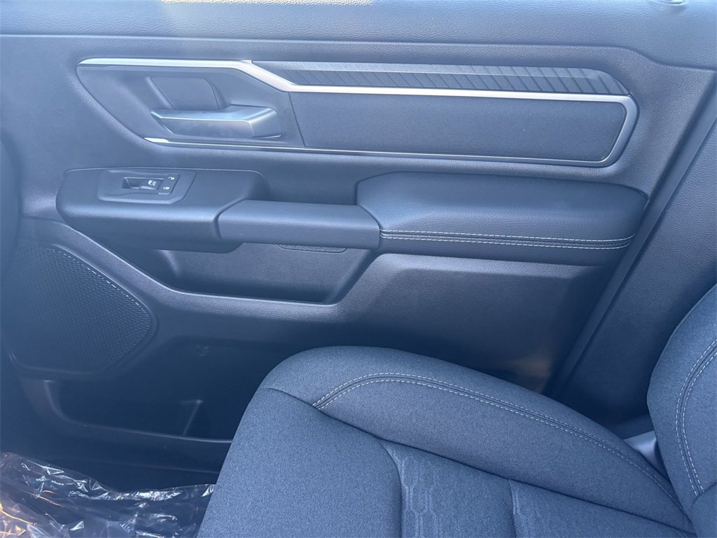 New 2026 RAM 1500 4x4 Crew Cab image 31