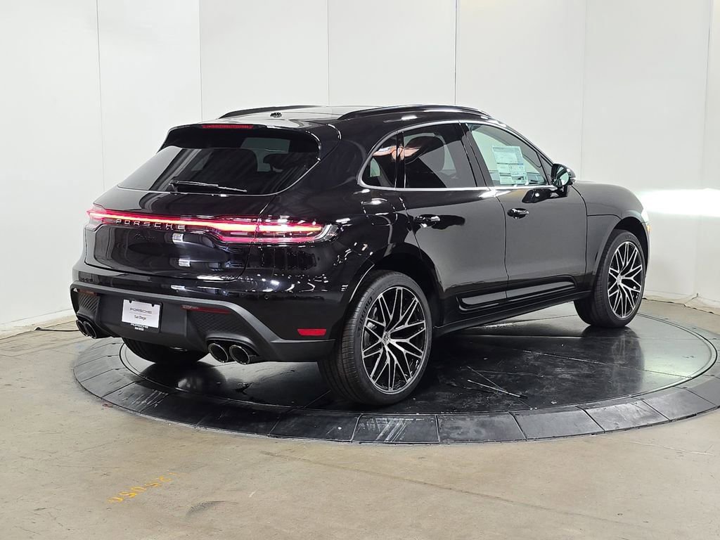 Certified 2025 Porsche Macan image 7