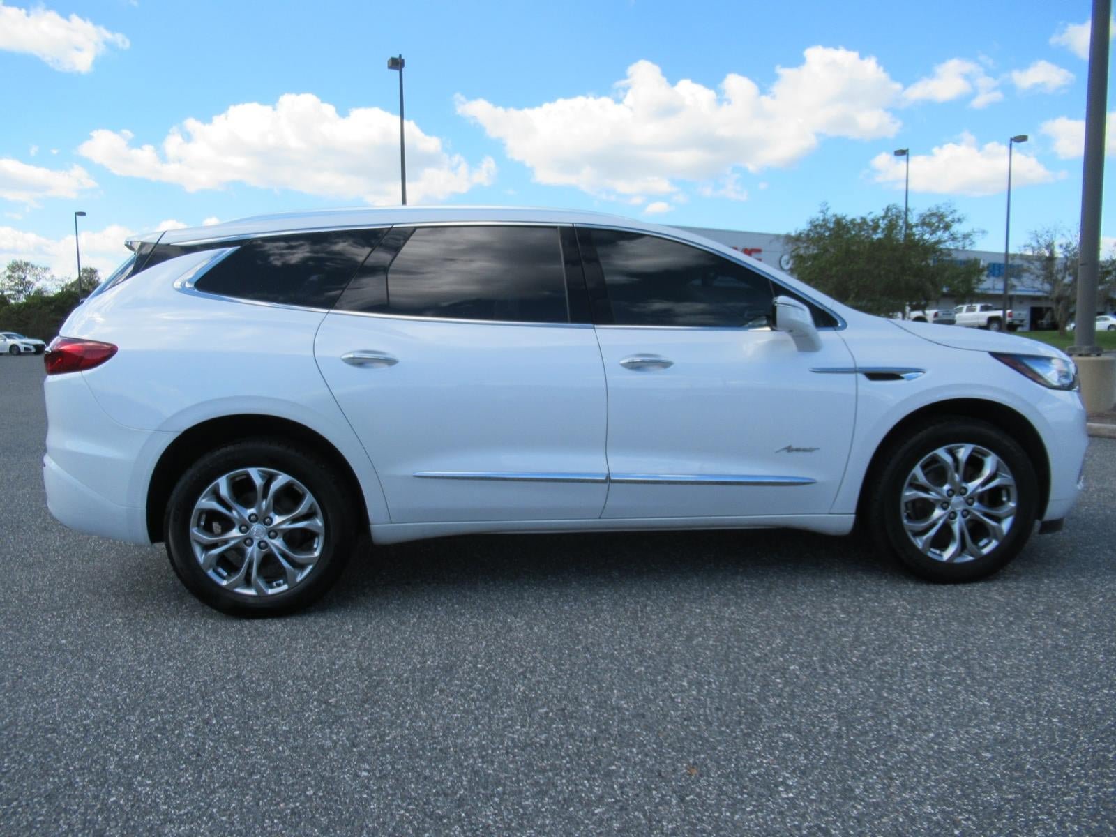 Used 2021 Buick Enclave Avenir w/ Avenir Technology Package AWD/4WD image 2