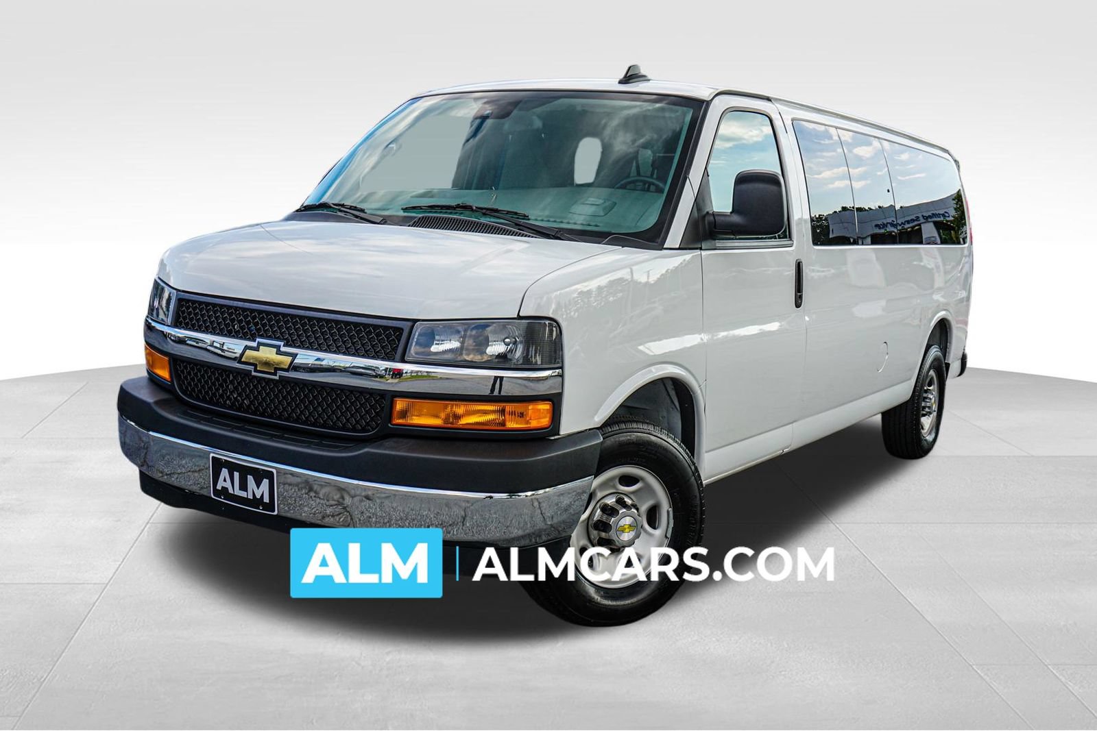 Used 2025 Chevrolet Express 3500 LT w/ LT Preferred Equipment Group RWD image 1