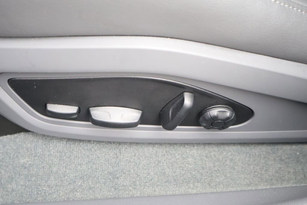 Used 2022 Porsche Taycan image 32