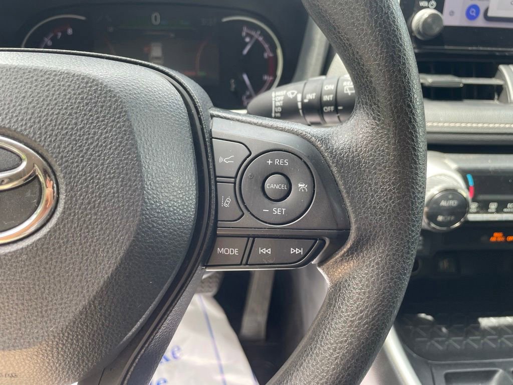 Used 2024 Toyota RAV4 XLE FWD image 28