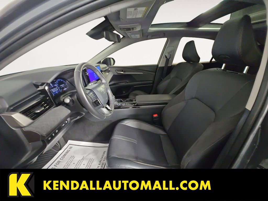 Used 2025 Toyota Camry XLE image 9