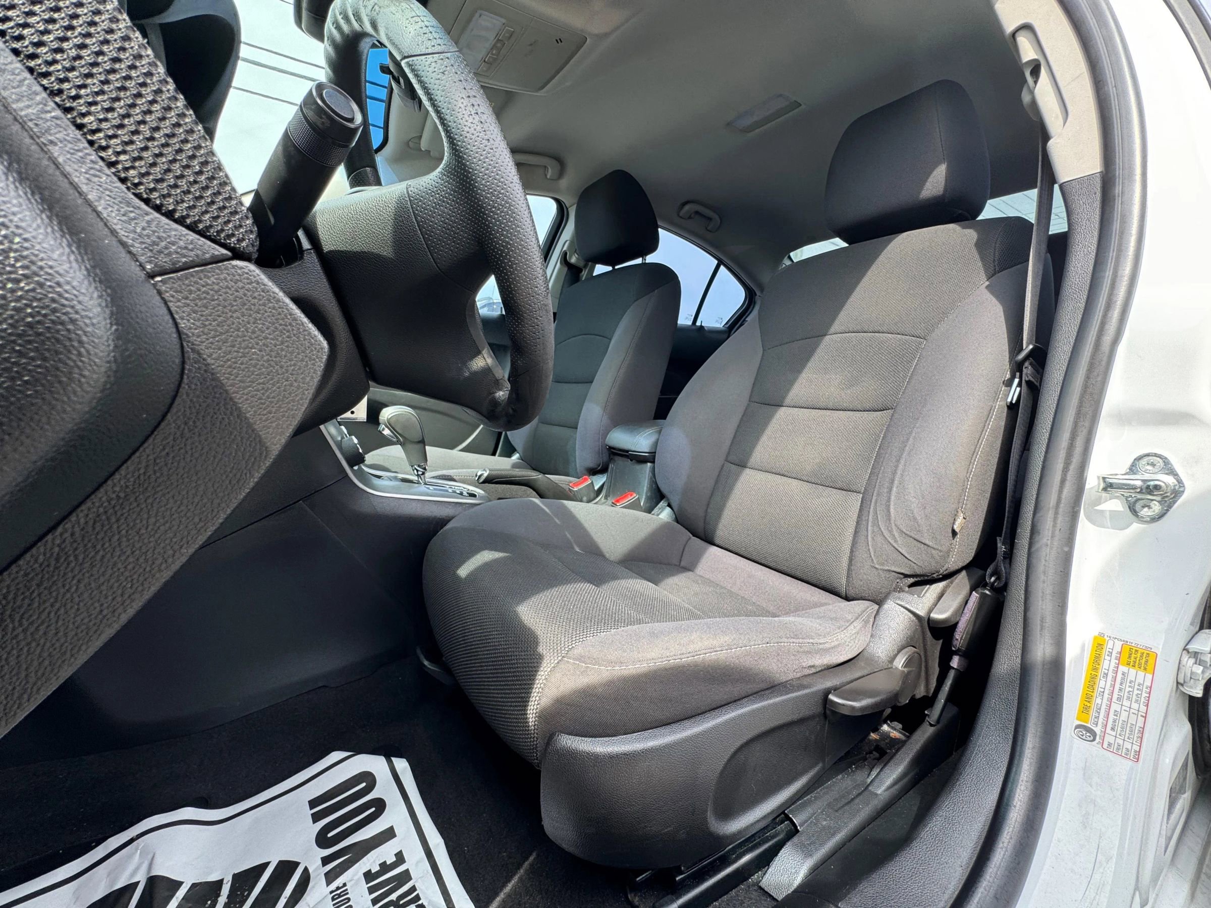 Used 2015 Chevrolet Cruze LT w/ Technology Package image 12