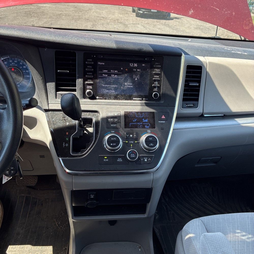 Used 2018 Toyota Sienna LE AWD/4WD image 10