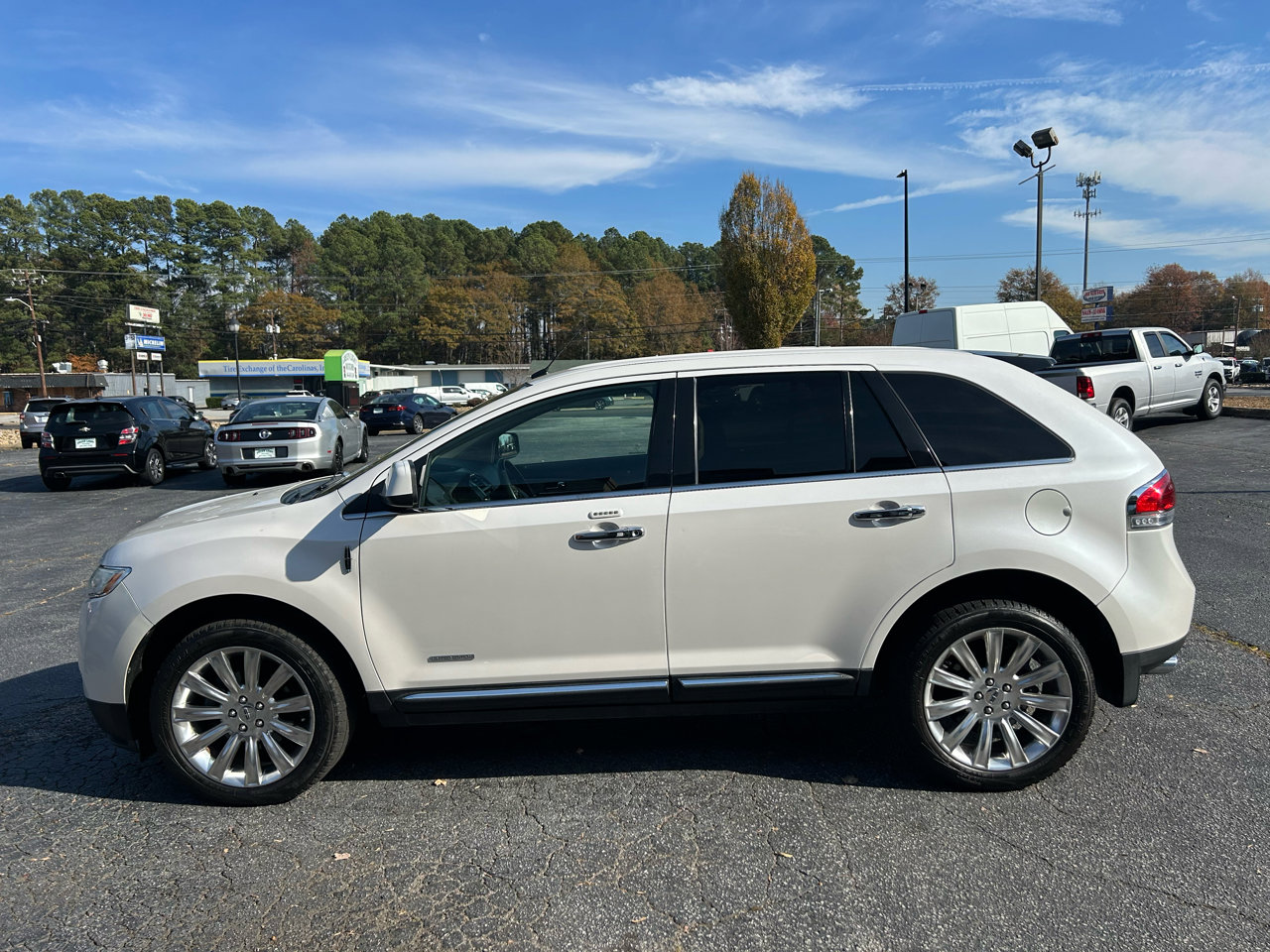 Used 2011 Lincoln MKX FWD w/ 101A Rapid Spec Order Code image 4