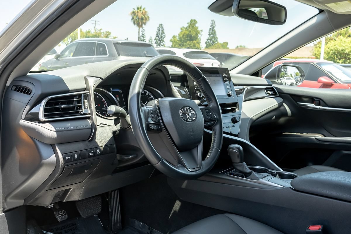 Used 2022 Toyota Camry SE w/ Convenience Package FWD image 6