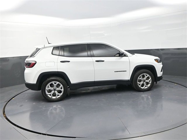 Used 2025 Jeep Compass Sport image 8