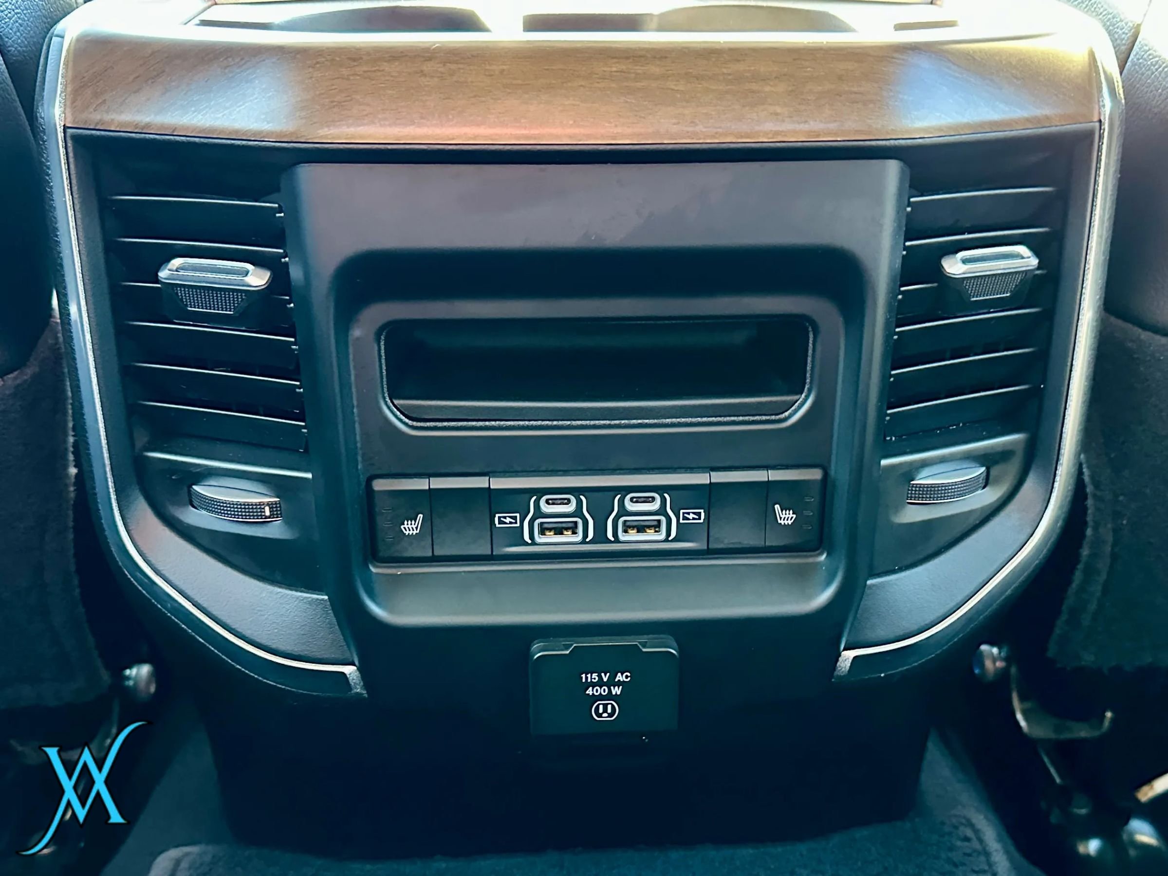 Used 2024 RAM 2500 Laramie AWD/4WD image 38