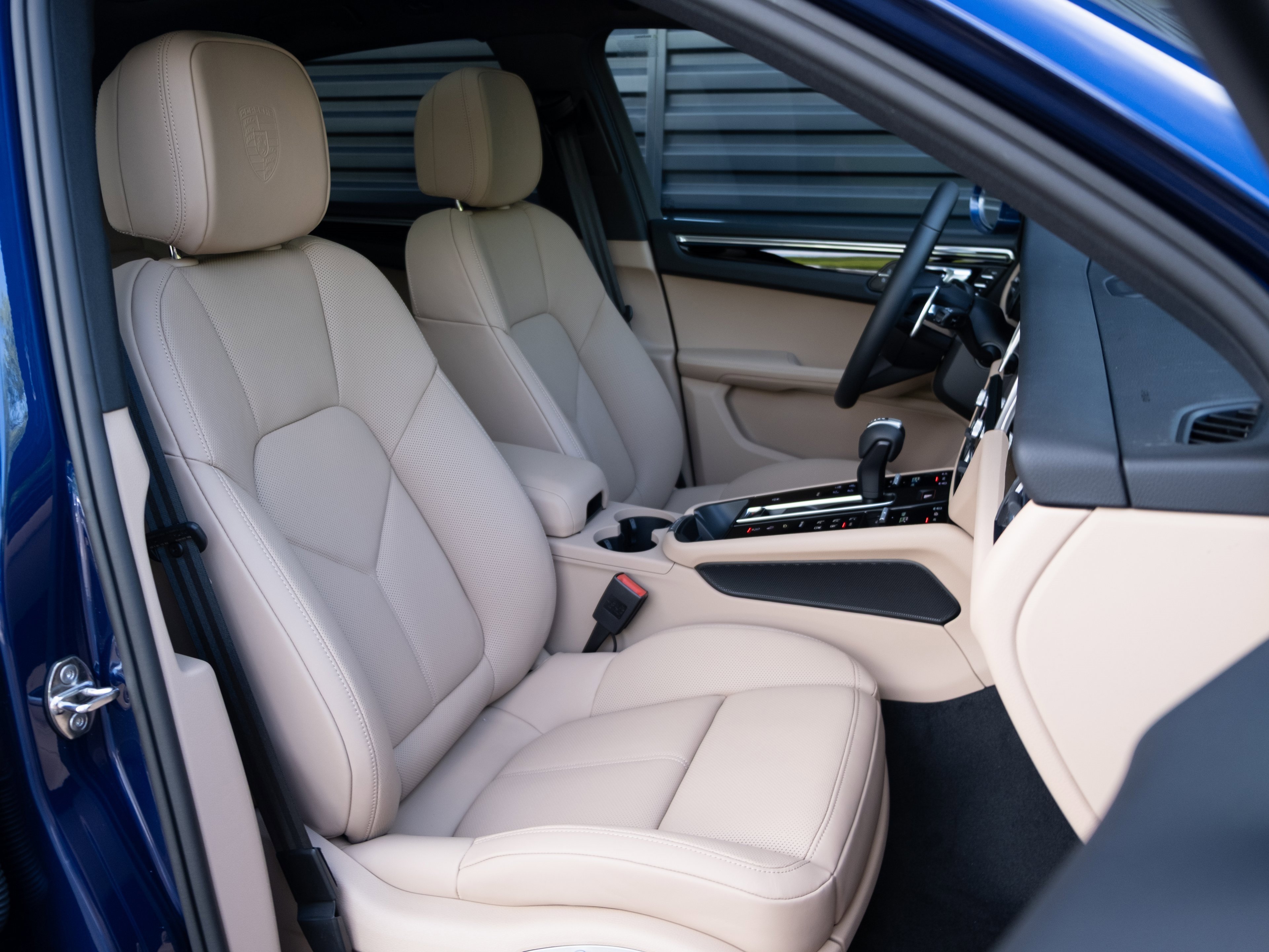 Certified 2025 Porsche Macan image 33