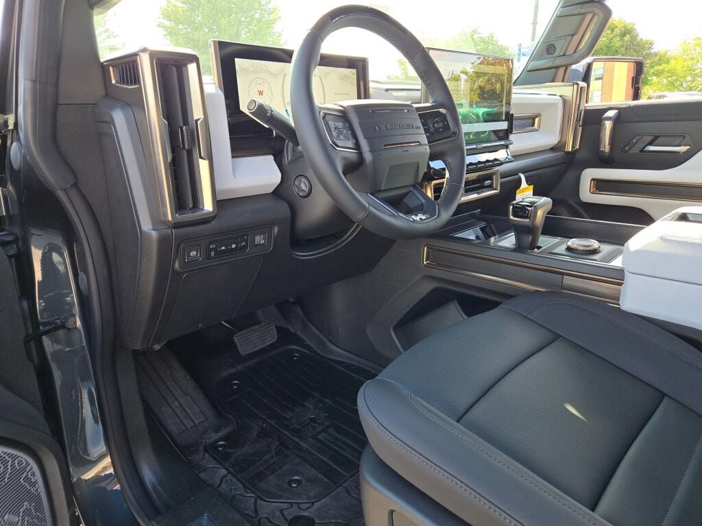New 2025 GMC Hummer EV 2X image 24