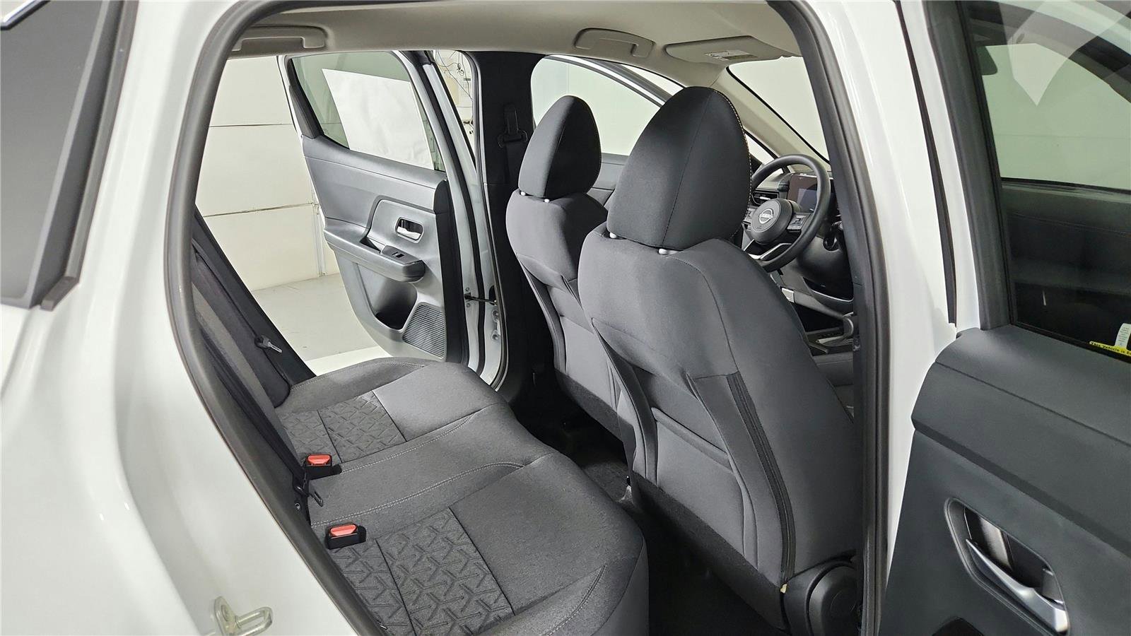 Used 2025 Nissan Kicks SV image 32