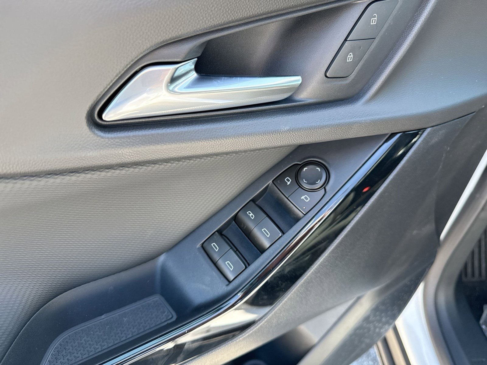 New 2026 Chevrolet Equinox LT image 14