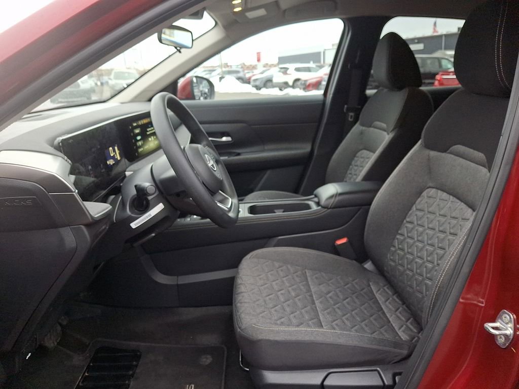Certified 2025 Nissan Kicks SV image 13