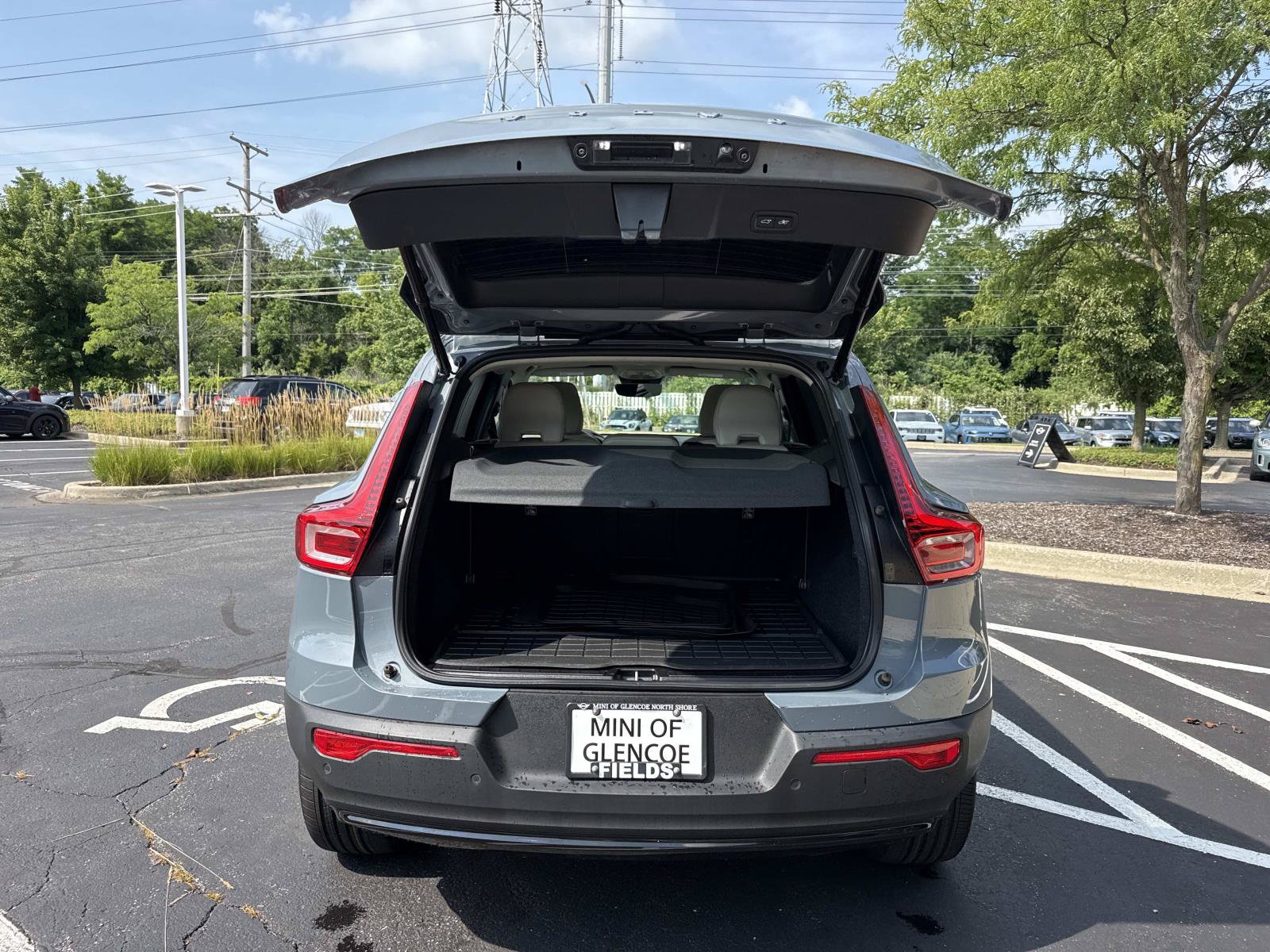Used 2023 Volvo XC40 B5 Ultimate w/ Protection Package Premier AWD/4WD image 9