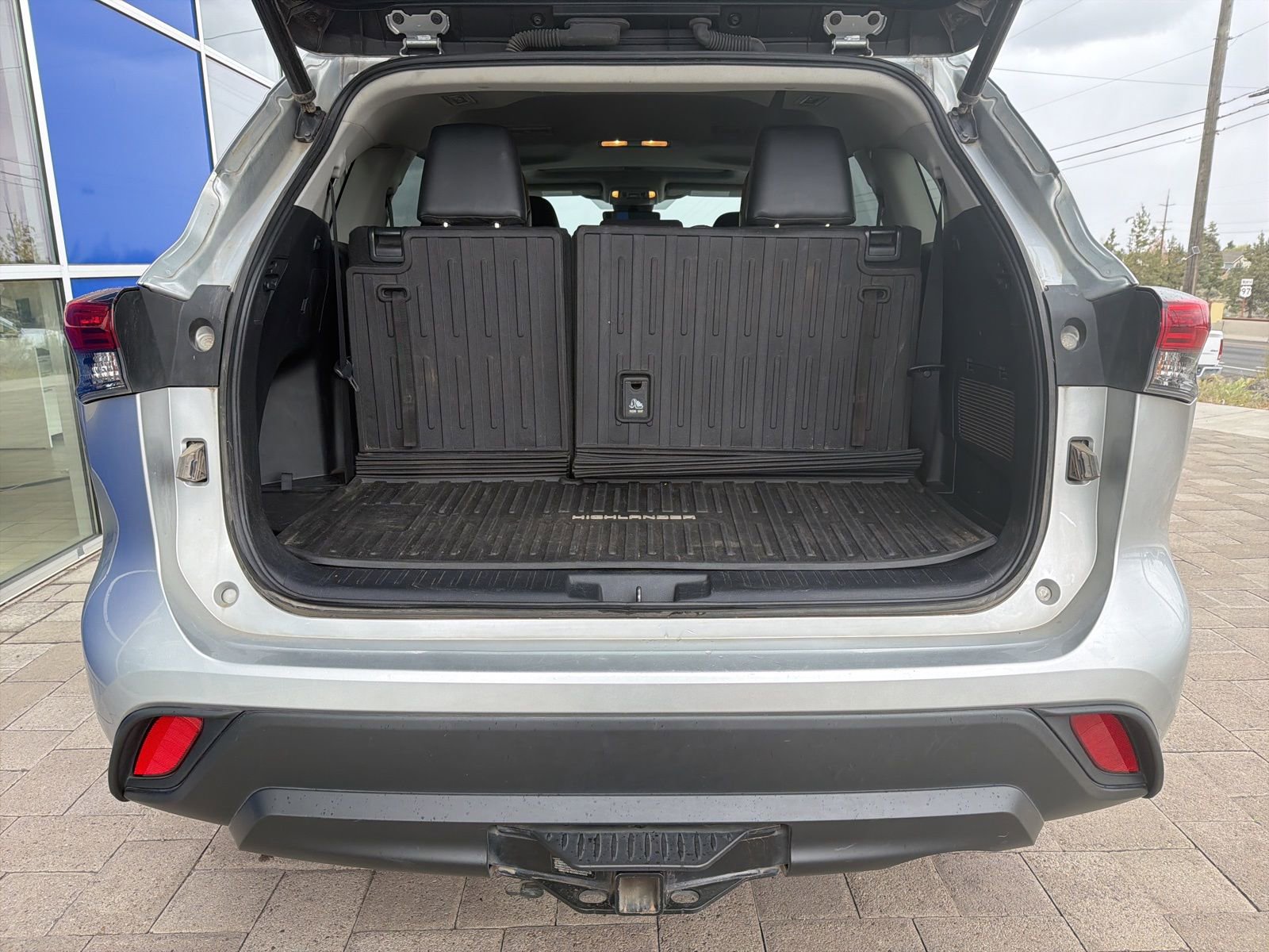 Used 2022 Toyota Highlander XLE AWD/4WD image 9