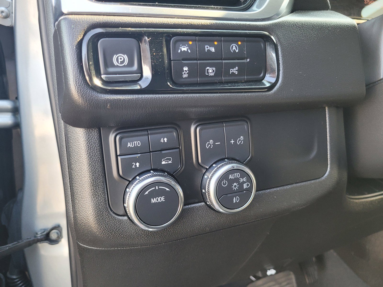 Used 2025 GMC Yukon Denali AWD/4WD image 15