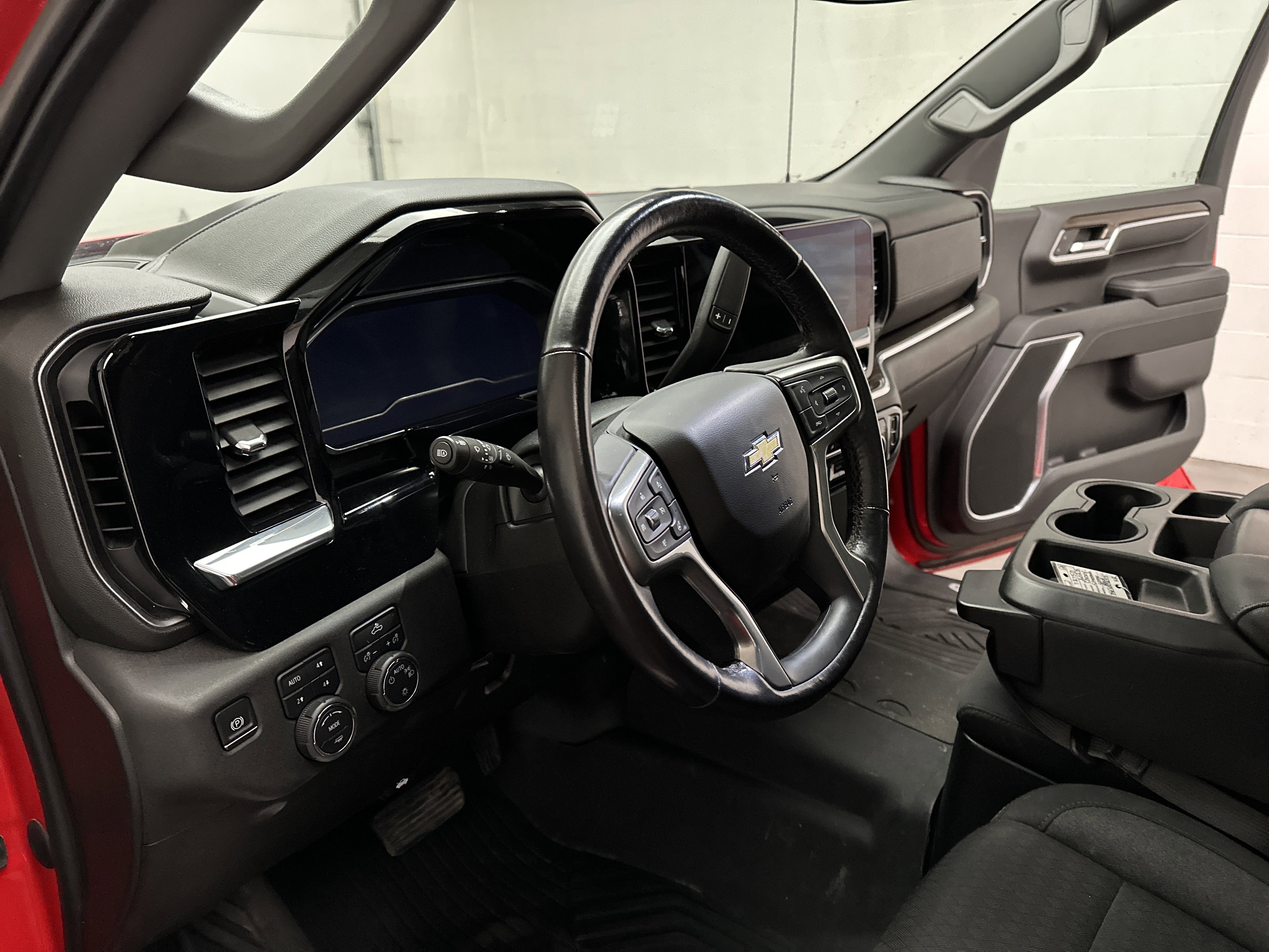 Used 2023 Chevrolet Silverado 1500 LT image 14