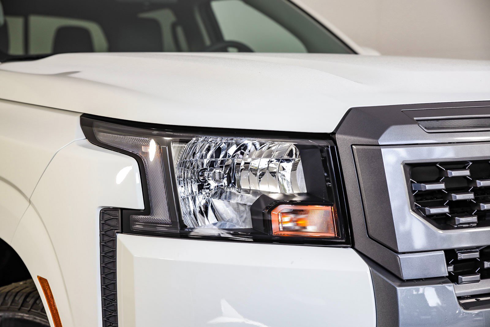 New 2025 Nissan Frontier SV w/ SV Convenience Package image 4