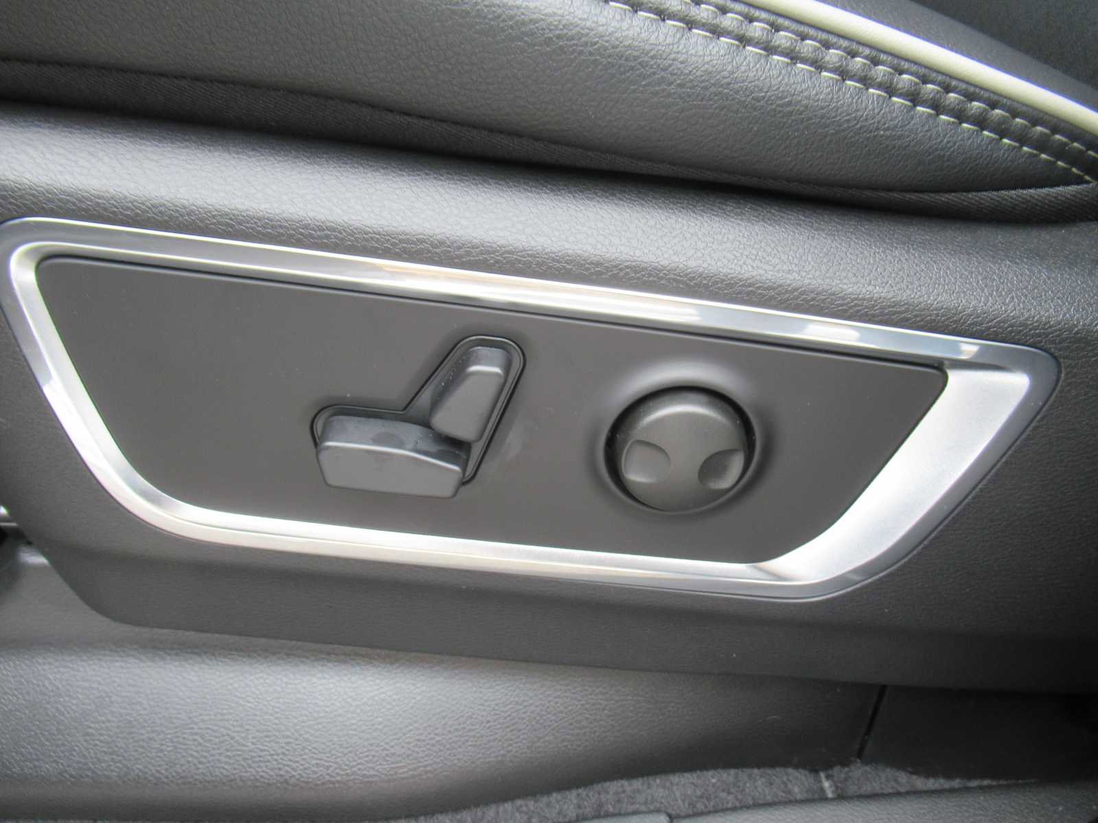 New 2026 RAM 1500 Laramie w/ Night Edition image 23